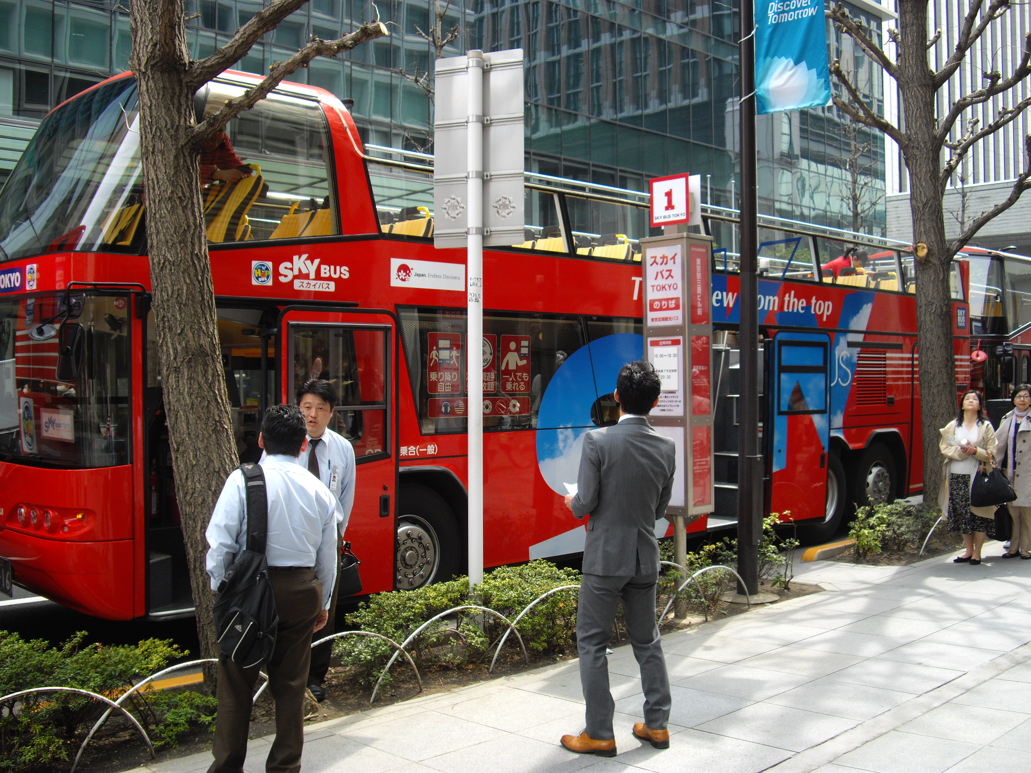 旧友と行く 東京駅 新歌舞伎座 皇居 心はいつも雪あらし